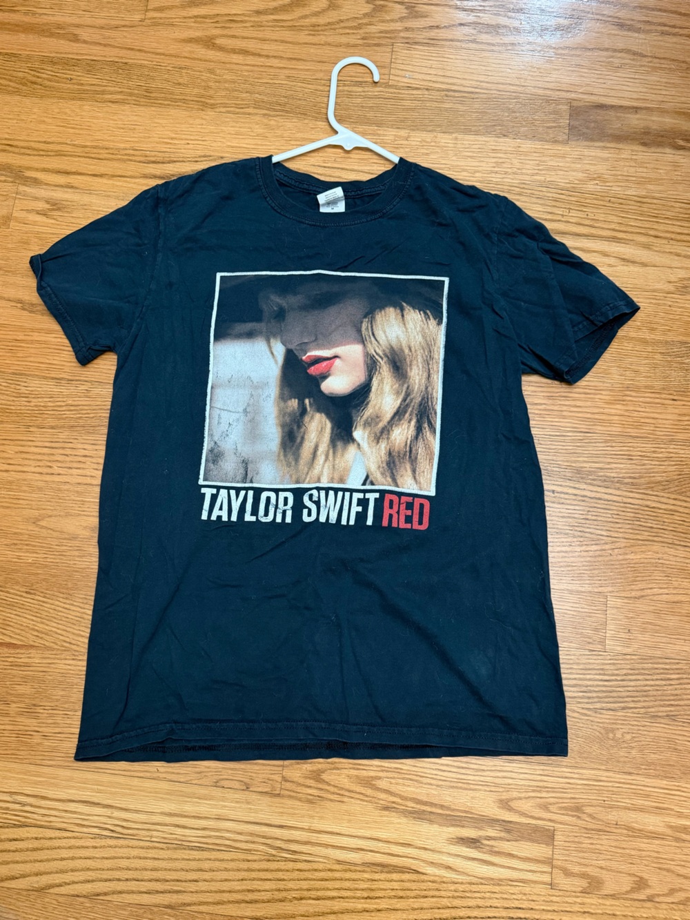 Taylor Swift Red Tour 2013 Black Concert T-Shirt Gildan Softstyle Medium
